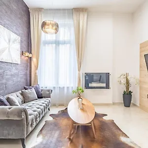 https://spledid-perfectly-located-flat-with-sauna.inbudapesthotels.com